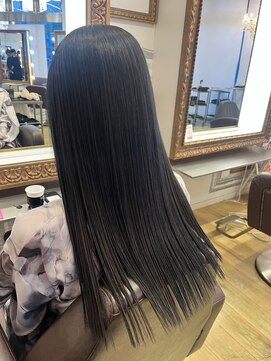 コワファースト 大分(COIFF1RST) ダークグレージュカラーのセミロングヘア