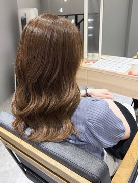 バイエイト(X８) ロング/ベージュカラー/顔周りレイヤー/髪質改善