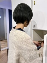 カシェル トウキョウ(Cashel Tokyo)&nbsp;赤み消し オリーブ カーキ 透明感 ヘーゼル ショートボブ