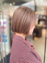 デコラ DECOR&nbsp;透明感グレージュの前下がりショートボブ[ブリーチなしWカラー]