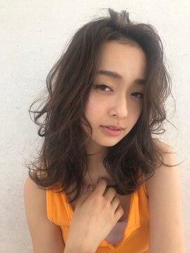 テイラー(Taylor) ［Taylor］☆ フォギーベージュ×ゆるふわミディ