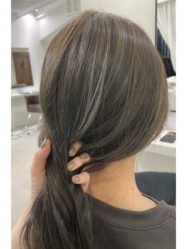 インビテーション(invitation) ハイライトカラー×オリーブグレージュ