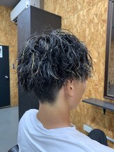 さらに攻めたスタイルはこちらツイストスパイラルパーマ×ハイライトスタイルです！