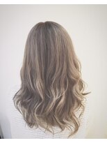 ロロ(LoLo.)&nbsp;外国人風シルバーベージュ♪