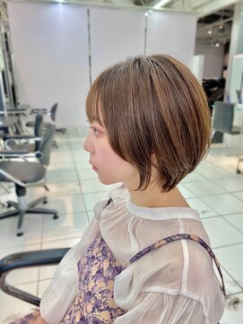 トニーアンドガイ 青山店(TONI & GUY) 大人丸みショート　小顔　似合わせカット　ベージュ　イメチェン