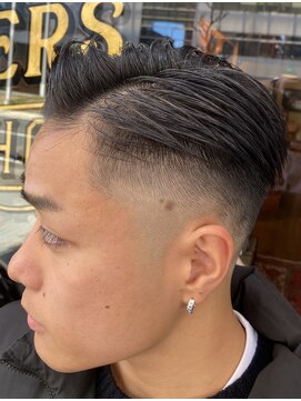 フォーコーナーズ(Four Corners) 毛流れフェード