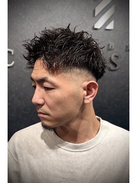 バーバークラシックス(BARBER CLASSICS) ツイストジェットアップバング/スキンフェード/ツイストパーマ