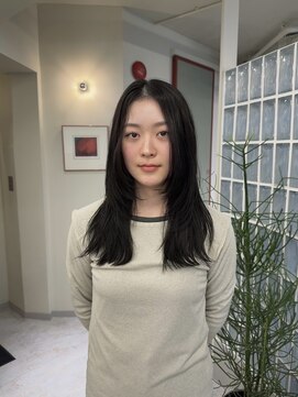 ヨヨ(yoyo) 顔まわりレイヤー×重ためカット