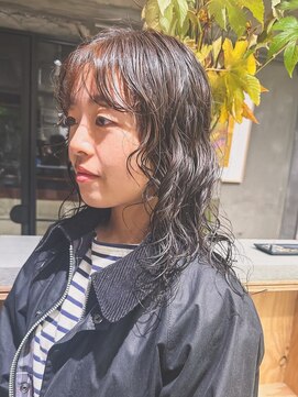 ニイ(nii.) レイヤースタイルにパーマ