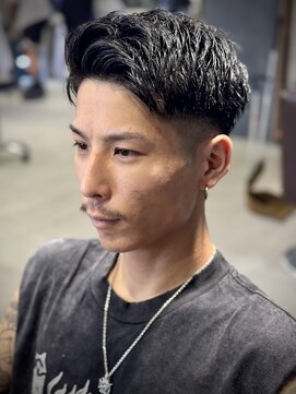 クワトロレオーネ 大阪梅田茶屋町(QUATTRO LEONE) フェード・ショートアップバング・スキンフェード