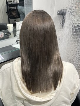 オリーブグレージュ