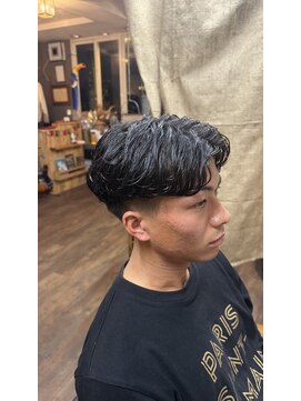 フェザーパーマ　センターパート　メンズパーマ　メンズカット