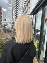 ヘリア(HELIA) ミルクティーカラー