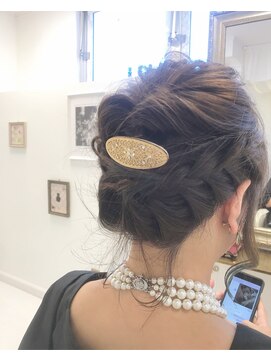 ヘアーアンドメイク ドレス(DRESS) アップスタイル
