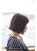 フォギーグレージュと切りっぱなしボブ