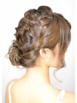 キキ(kiki)&nbsp;編み込みアップスタイル☆