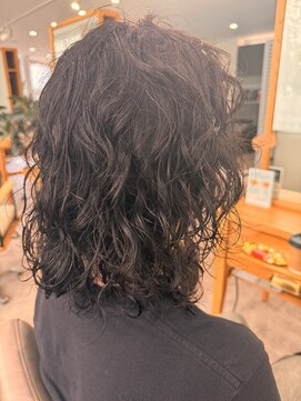 シロ(shiro.) 強めパーマ