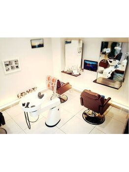 経験豊富なスタイリストがあなたの髪のお悩みに寄り添います♪マンツーマン施術だから丁寧な施術が嬉しい☆