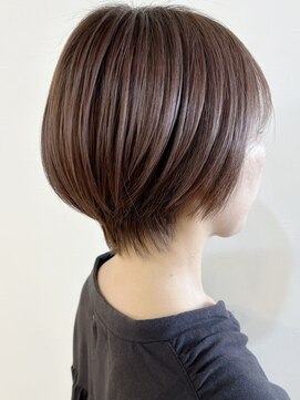 リコ(LIKO) 大人ショート☆似合わせカット/ひし形シルエット/明るい白髪染め