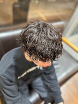 ヘアーワークス ボナ(HAIR WORKS bona.)&nbsp;男の色気を醸し出す波巻きスパイラルパーマ 黒髪ショート