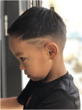 デネブ(Deneb) キッズカット/ベリーショート/ツーブロ/ラインカット/おしゃれ