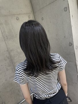 リビンバイアフロート(Livin by afloat) ハイライト　暗髪グレーアッシュ　おおたかの森