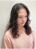 お洒落外国人風小顔エモージュウェーブパーマ黒髪エアリーカール