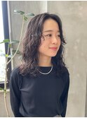 パーマ　ミディアム　ふわふわ　センターパート