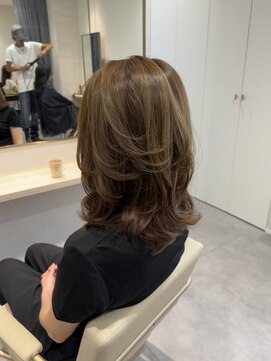 アオ(Ao) Aoヘアスタイル レイヤーカット エアリーロング