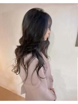 コニーズヘアサロン(Connie's Hair Salon) ブルベさんにも似合う黒に近いシルバーベージュ♪