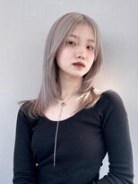 ホワイトブロンドフェミニンロング似合わせカット_F20449