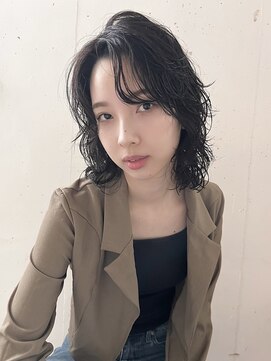 ビーチ(BEACH) 黒髪/レイヤーカット/韓国ヘア/小顔/前髪長め/オリーブグレー