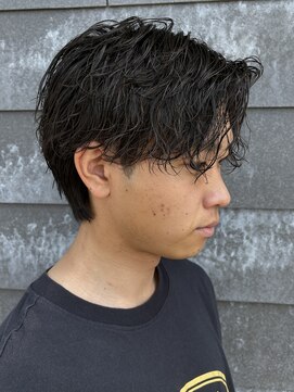 ヒュイル バイ ニアウ(Hwyl by Niau) メンズマッシュパーマ波巻きスパイラルパーマニュアンスパーマ