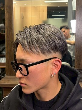 ベガス 大宮(Vegas) ホワイトメッシュ×アップバングスタイル