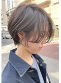 エアリー耳かけショートボブ ヌーディーグレージュ