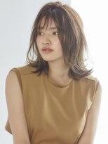 フォンズ(FONS)&nbsp;大人カジュアルミディアム　外ハネミディアム　短め前髪