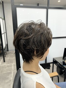 バダス(Badass) ゆるふわショート