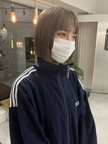 シー(thee) ミニボブ×ミルクティーベージュ