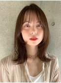 こなれミディ切りっぱなしレイヤーカット外ハネ束感前髪