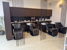 クアルト ヘアー(cuarto hair)の雰囲気（フルフラットのシャンプー台で快適なシャンプーやスパを。）