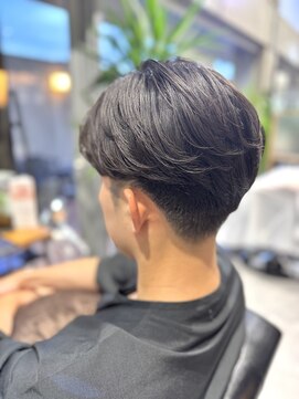 コティ(Kotii) センターパートで流すメンズショート♪