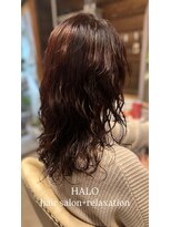 ハロ(HALO)&nbsp;ラフ感があるパーマに深みの中にも赤が映えるHカラー
