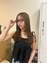 メル ヨコハマ(MeL)&nbsp;ミディアムレイヤーカット顔周りレイヤーウルフハッシュカット