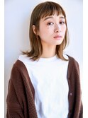前髪がポイントのロブヘア