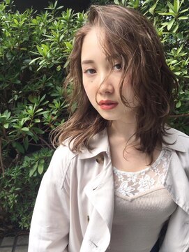 ファースト 仙台店(first) 大人かわいいウルフミディアム・ミルクティーベージュ