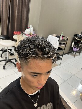 アイズ 海老名(AIZU) 極道パーマ　ホワイトメッシュ　短髪パーマ　フェード