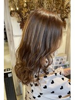 フロール(florun)&nbsp;レイヤーカット/ロングレイヤー/ハイトーンカラー