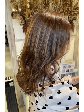 フロール(florun) レイヤーカット/ロングレイヤー/ハイトーンカラー