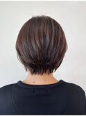 上品ショートボブ。丸みシルエットで女性らしさを