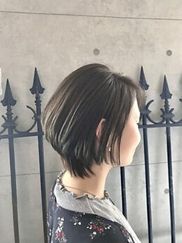 ブルー ド ロワ(BLEU de ROI)の写真/【中区浜】[前髪]×[顔周り]で魅せる小顔カット。大人女性ならではの品のあるショートカットを演出します◎
